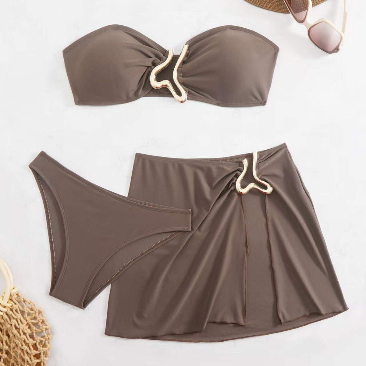 Élégant bikini pour femme avec haut bandeau et jupe-culotte tendance de berg-feldt
