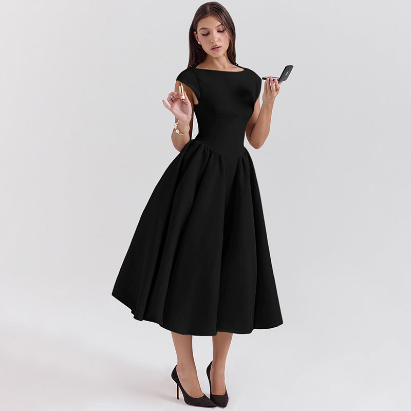 Robe Midi Femme avec une Coupe Trapèze Élégante et un Col Carré Chic Berg-Feldt