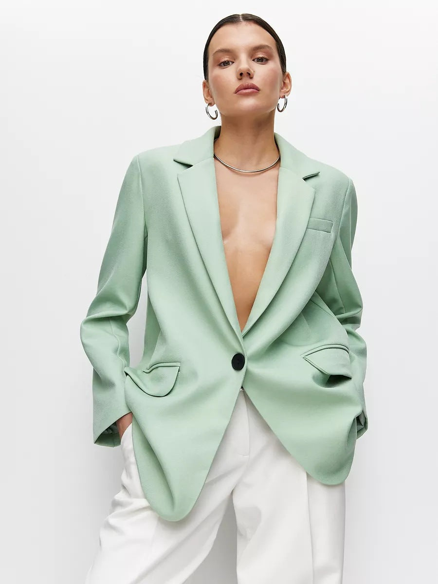Eleganter Damen-Oversize-Blazer mit feiner Textur und minimalistischen Knöpfen von berg-feldt