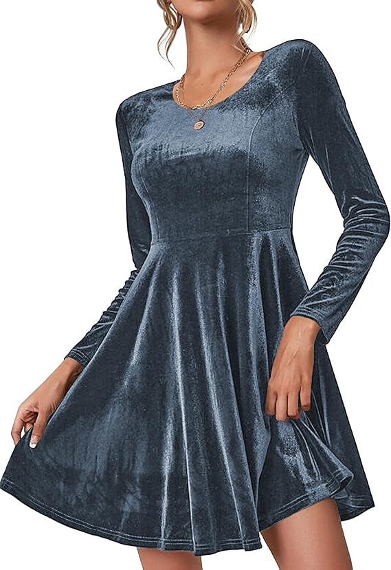 Robe élégante en velours à ourlet incurvé et manches longues Berg-Feldt