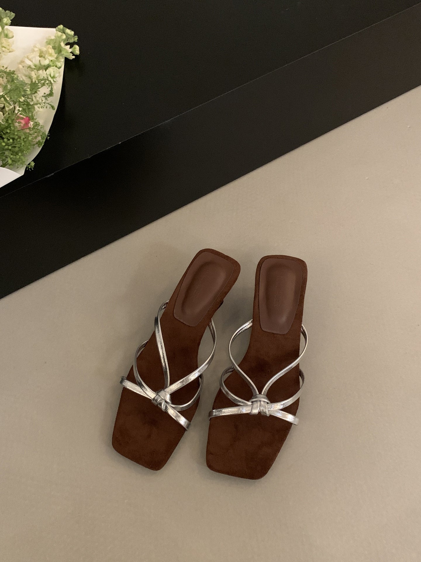 Sandales à talon pour femmes, élégantes et à brides, avec détails raffinés, par berg-feldt