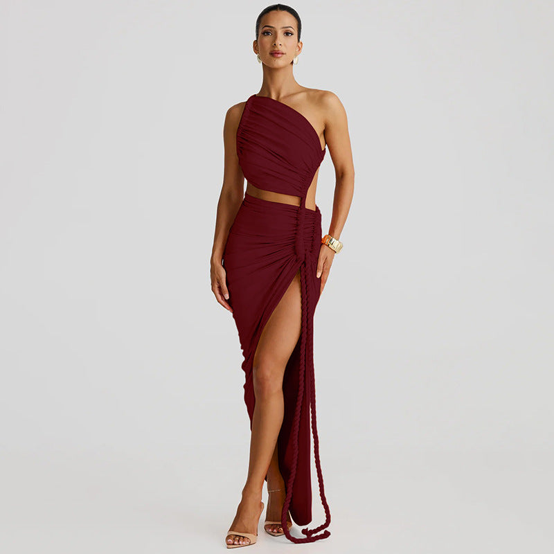 Elegantes, asymmetrisches Cocktailkleid von berg-feldt mit raffinierten Drapierungen und edlen Details