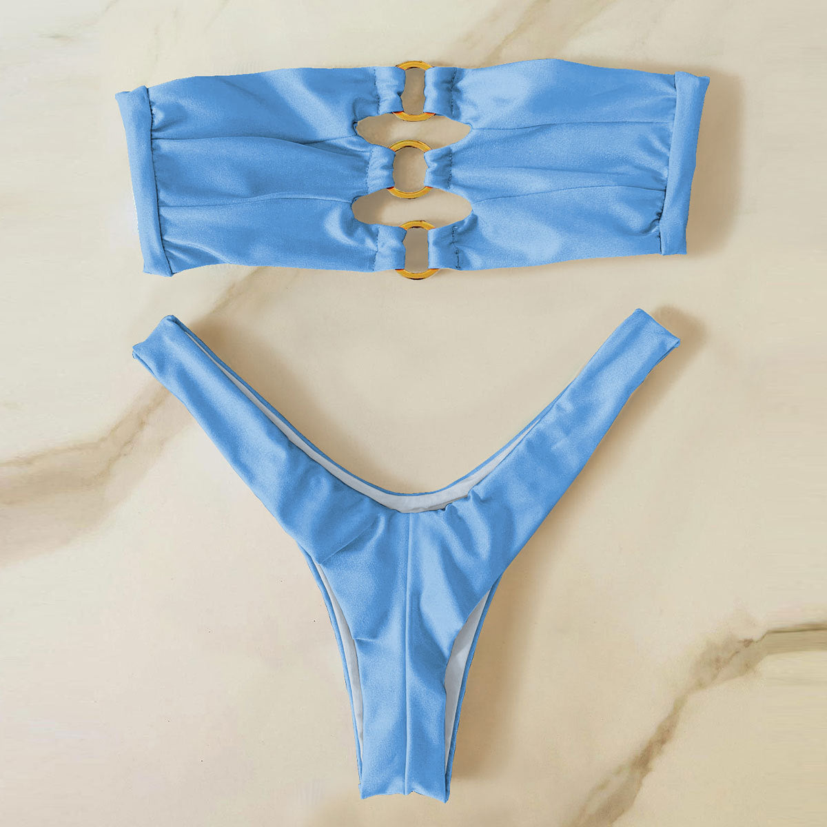 Elegantes Damen Bikini-Set mit Bandeau-Oberteil und hohem Beinausschnitt von berg-feldt