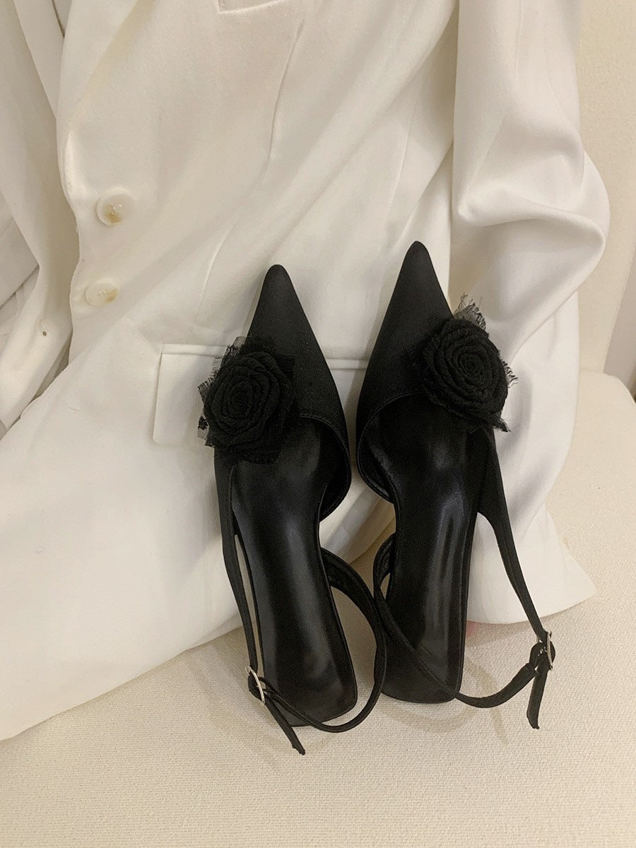 Damen-Slingback-Pumps mit floralen Details und spitzer Kappe von berg-feldt