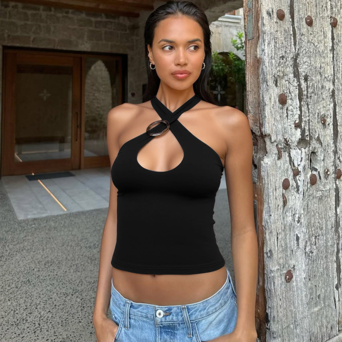 Modernes Damen-Crop-Top mit stylischem Neckholder und edlem Ausschnitt von berg-feldt