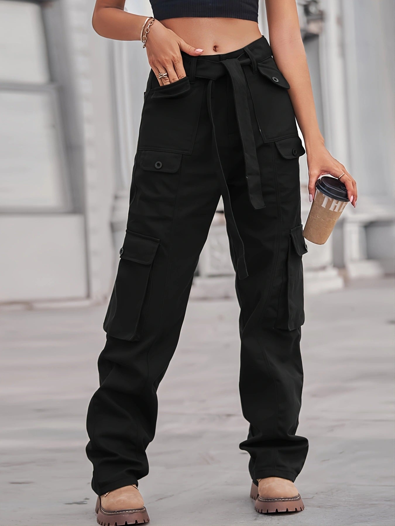 Pantalon cargo tendance pour femmes avec poches latérales et ceinture à nouer de berg-feldt