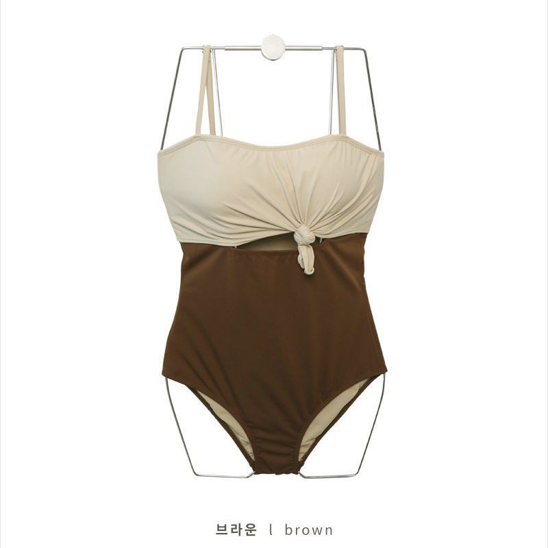 Maillot de bain élégant pour femme avec nœud tendance et coupe ajustée de berg-feldt
