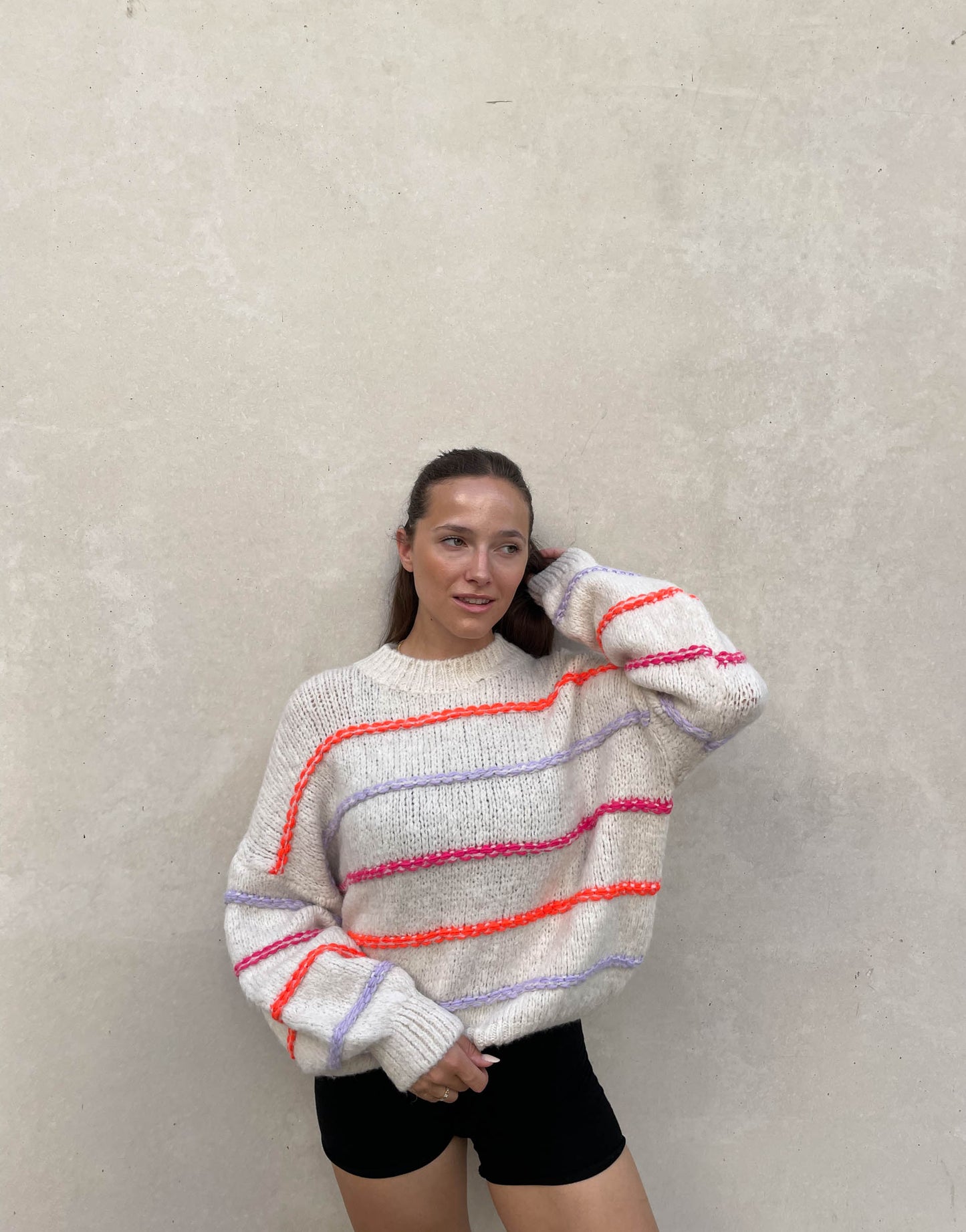 Berg-Feldt | Übergroßer Pullover mit neonfarbenen Ziernähten
