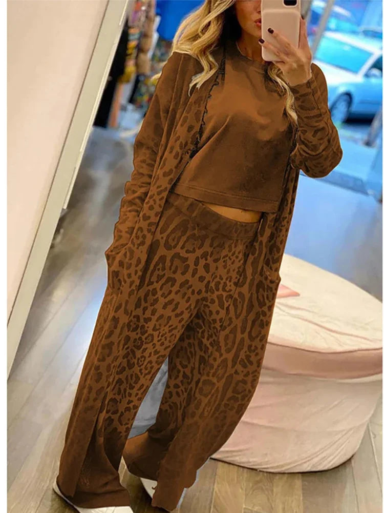Berg-Feldt | Langarmweste und Elastische Hose mit Leopardenmuster