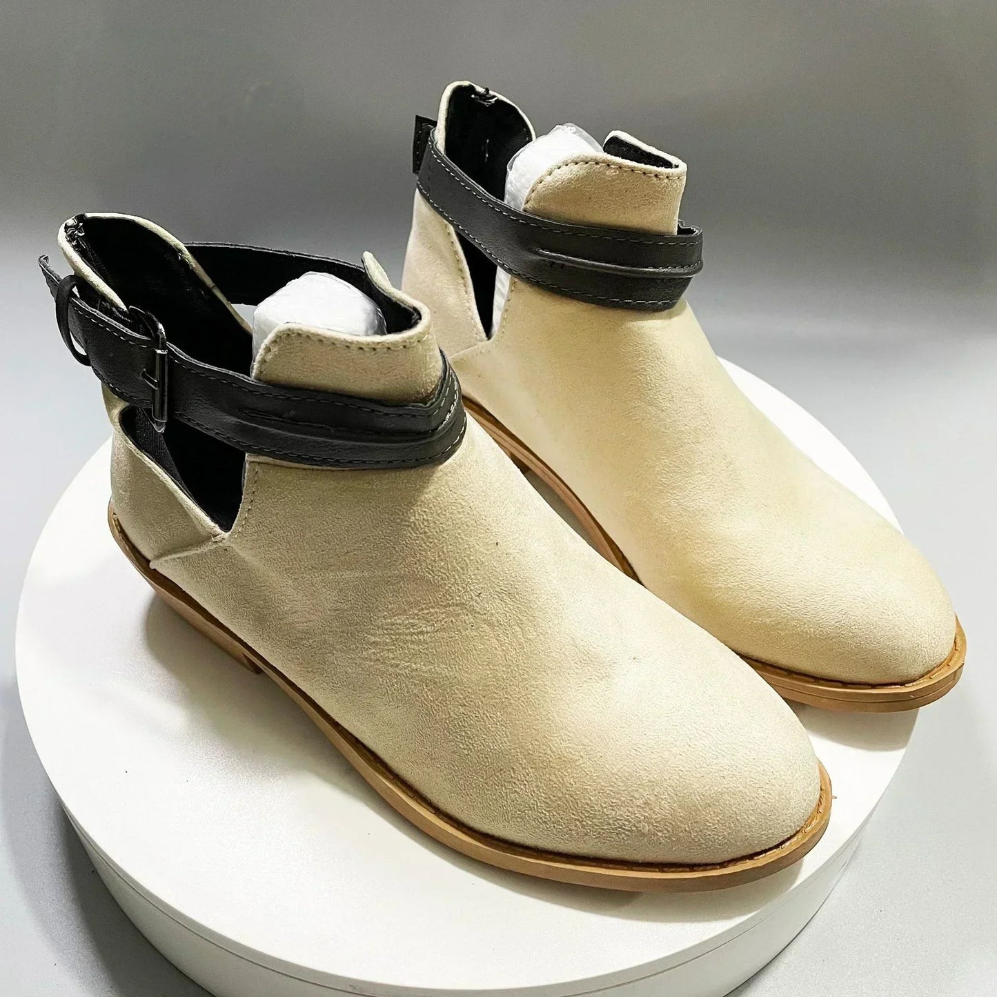 Berg-Feldt | Stiefeletten mit Verstellbarem Riemen und Spitzer Zehe