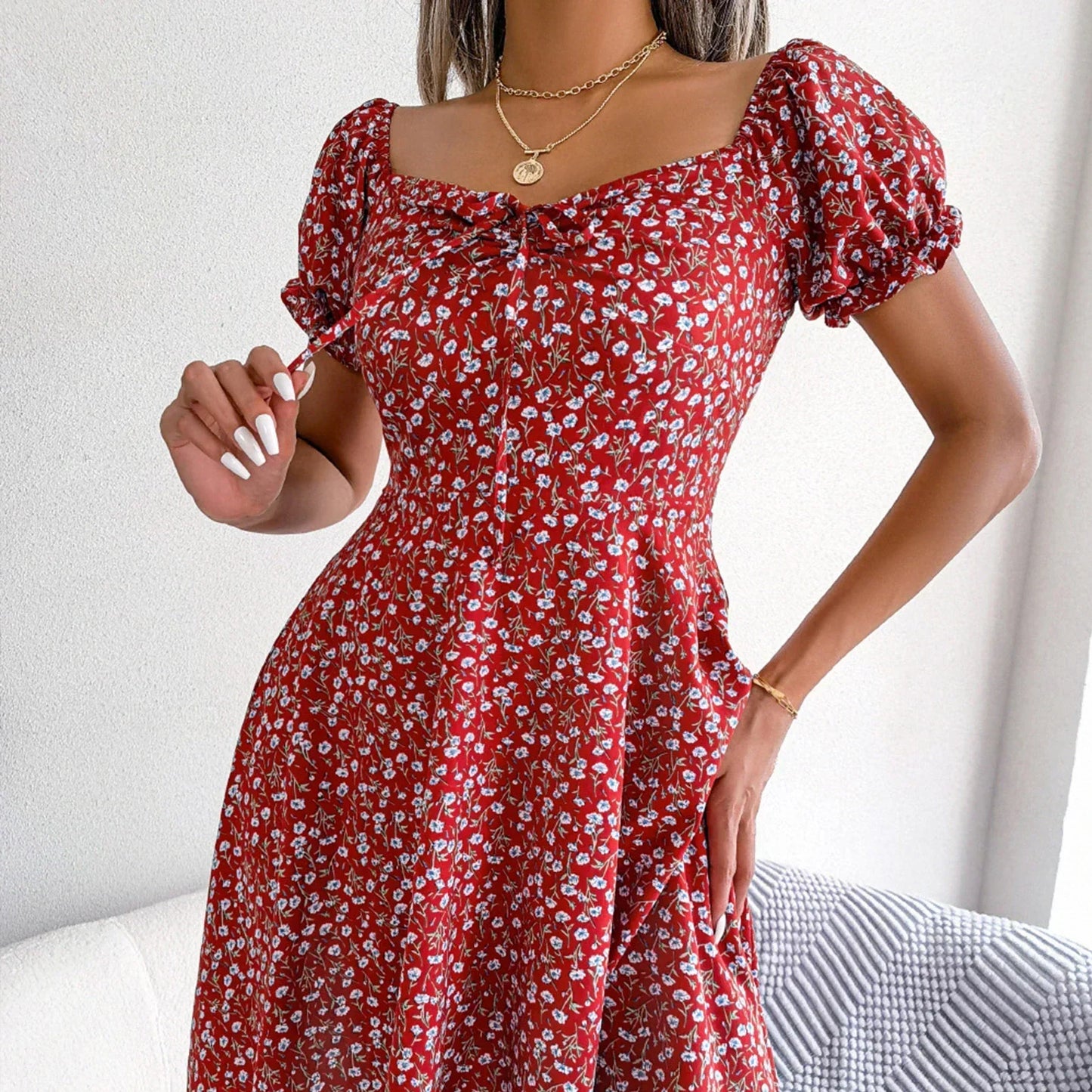 Sophie : Robe à col en V et laçage corset