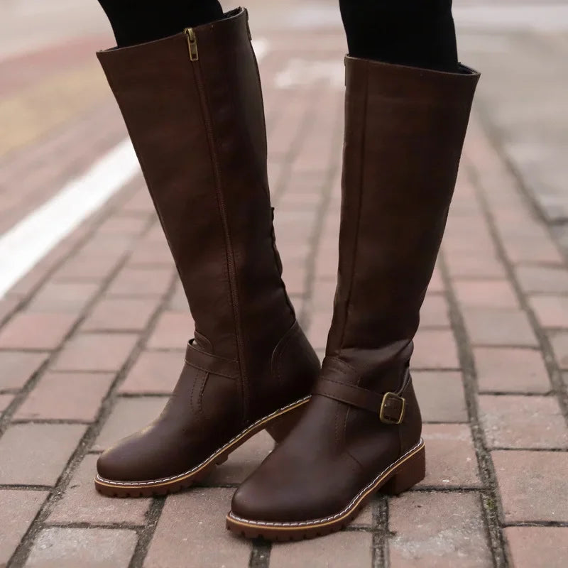 Berg-Feldt | High-Top Biker Stiefel mit Blockabsatz und Schnallendesign