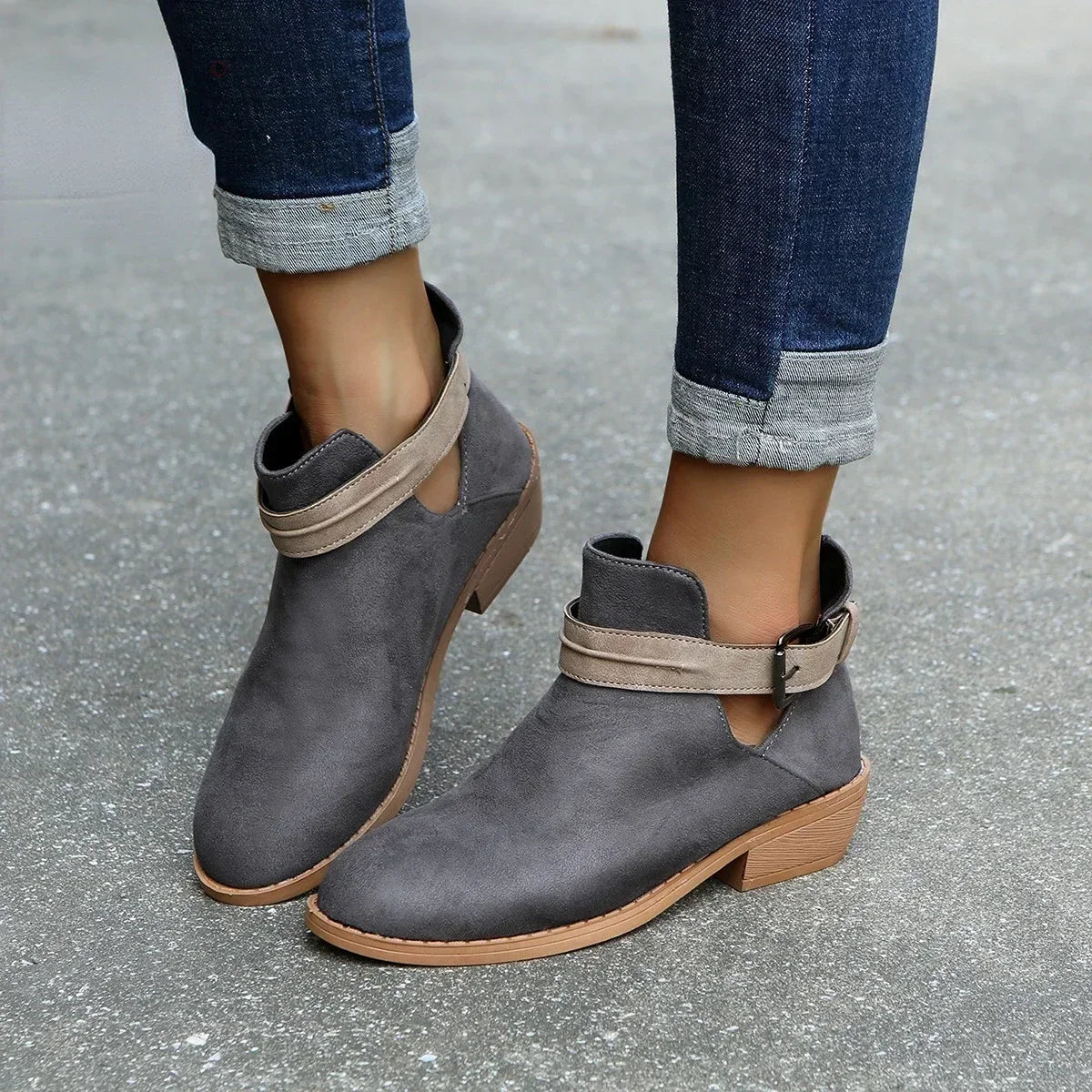 Berg-Feldt | Stiefeletten mit Verstellbarem Riemen und Spitzer Zehe
