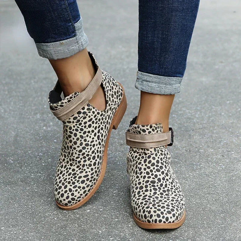 Berg-Feldt | Stiefeletten mit Verstellbarem Riemen und Spitzer Zehe