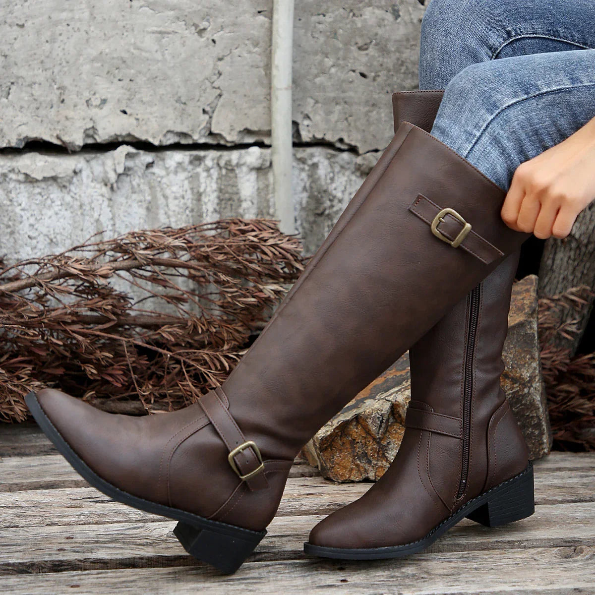 Berg-Feldt | Hohe Reitstiefel mit Schnallenriemen und Niedrigem Absatz für Frauen