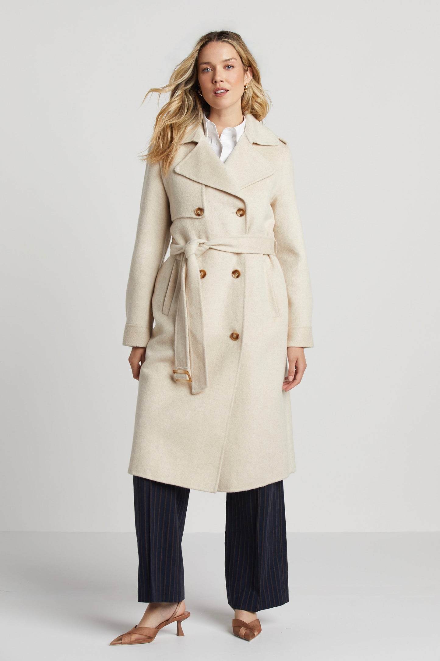 Berg-Feldt | Damen Wolljacke mit doppelter Knopfreihe und abnehmbarem Gürtel und Sturmklappe
