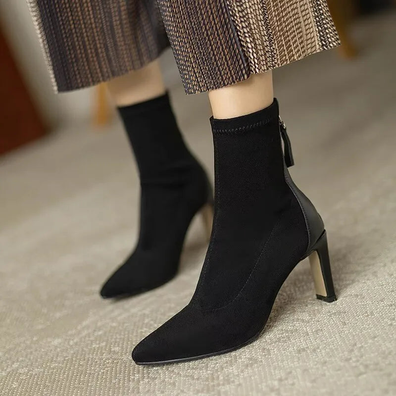 Berg-Feldt | Stiletto-Stiefeletten mit Spitzem Zeh und Reißverschluss Hinten