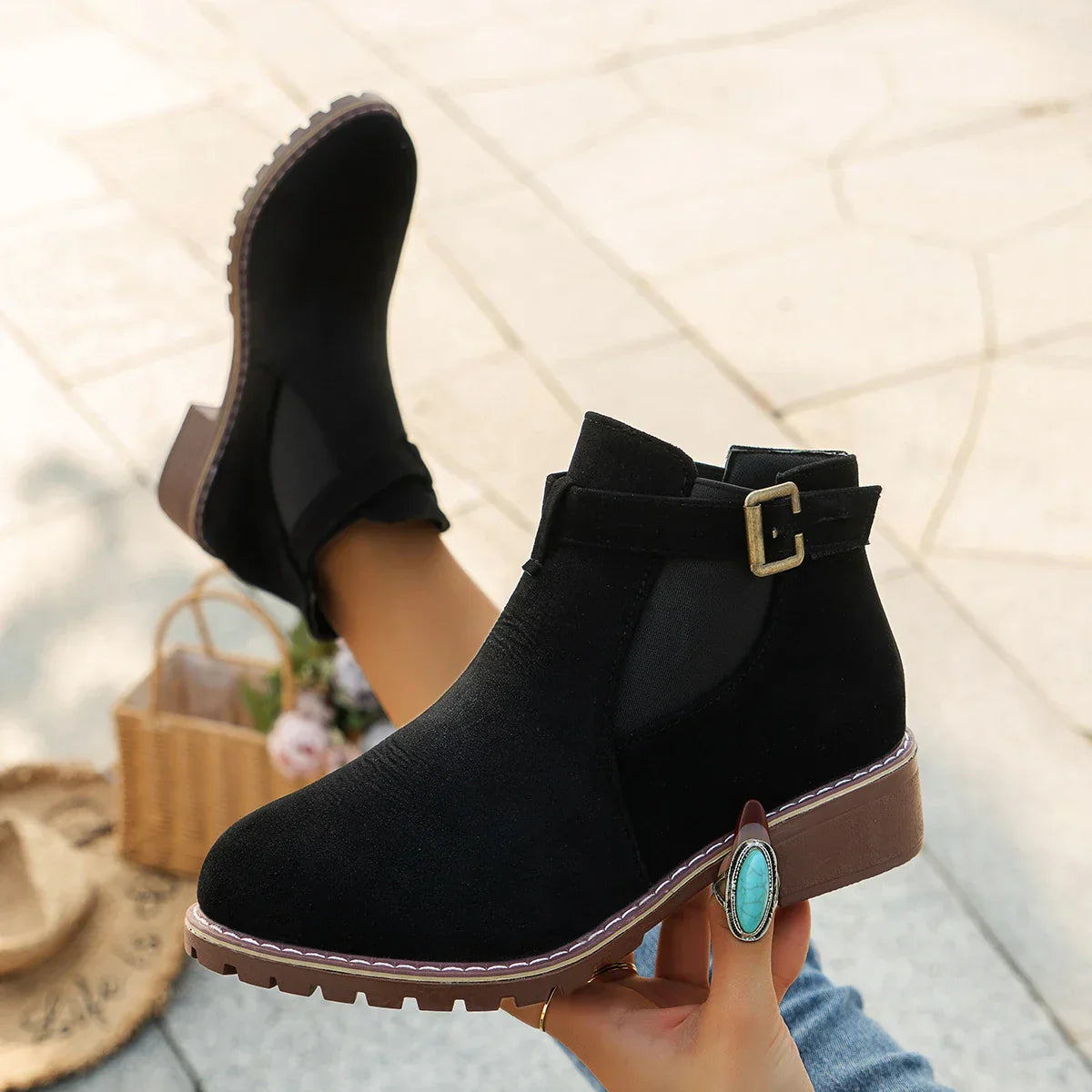 Berg-Feldt | Lässige Mittel-Absatz-Stiefel mit Klobigem Schnallen-Stil