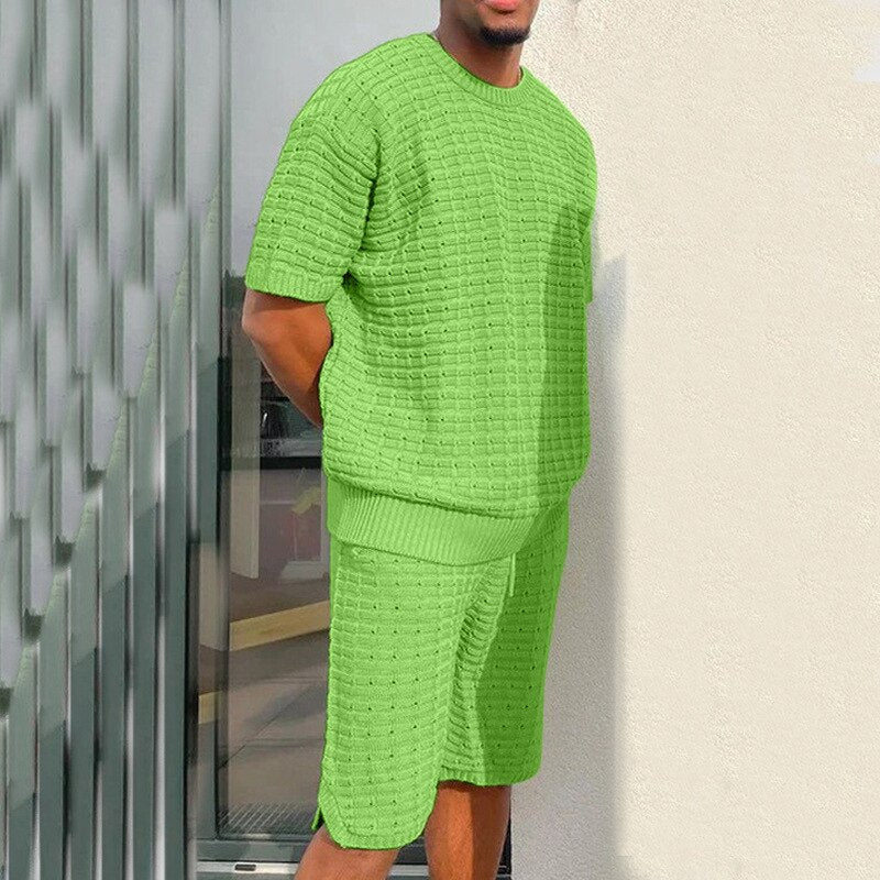 Tenue d'été chic pour homme : T-shirt et short – Monte