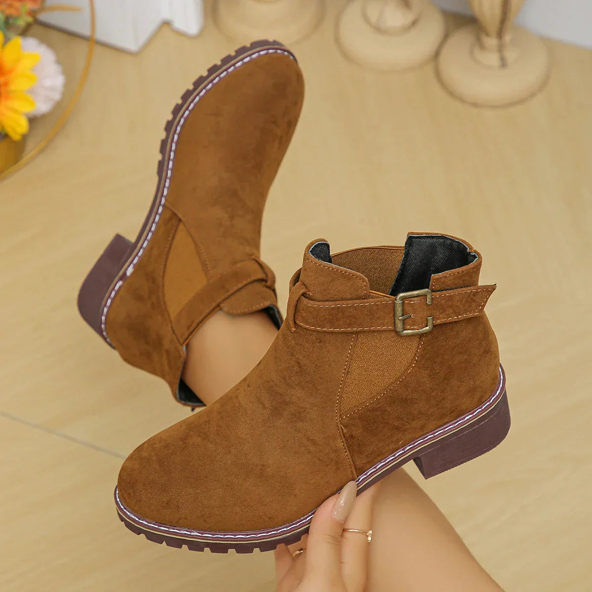 Berg-Feldt | Lässige Mittel-Absatz-Stiefel mit Klobigem Schnallen-Stil