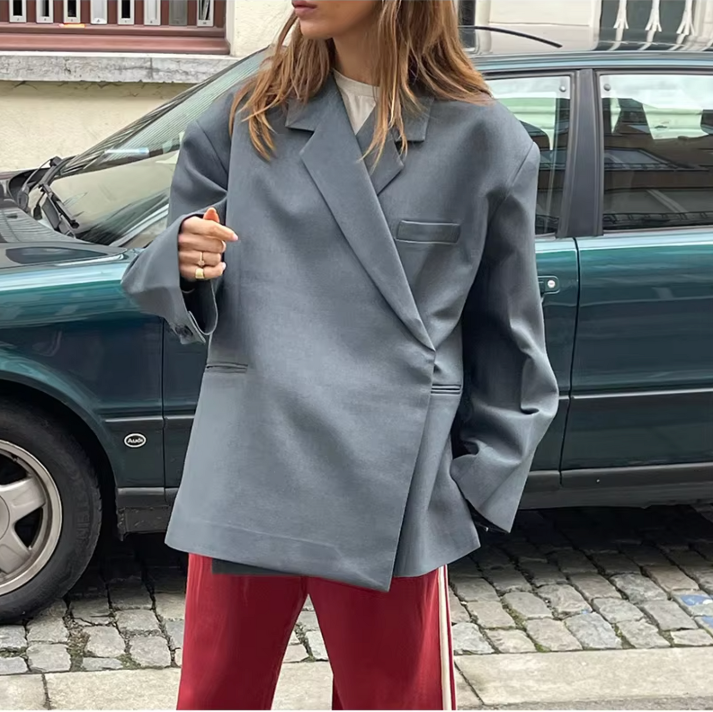 Berg-Feldt | Übergroßer Schicker Damenblazer mit Langen Ärmeln und Knopfverschluss