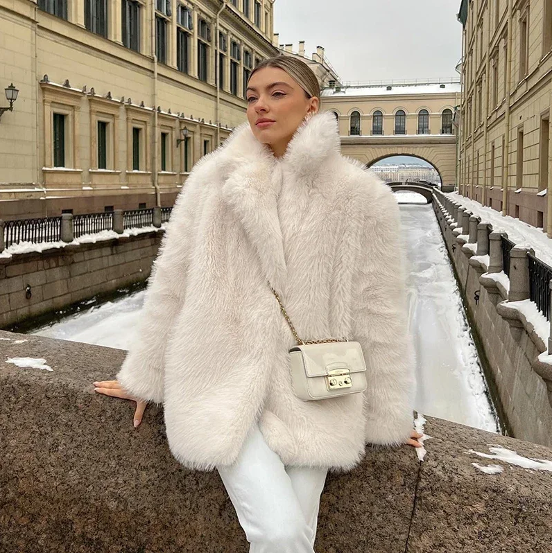 Berg-Feldt | Luxuriöse Jacke Aus Weichem Kunstfell für Damen