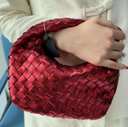 Berg-Feldt | Luxuriöse Geflochtene Handtasche in Metallic