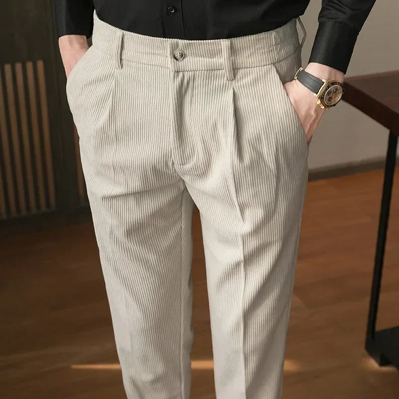 AOÛT : Pantalon en velours côtelé élégant