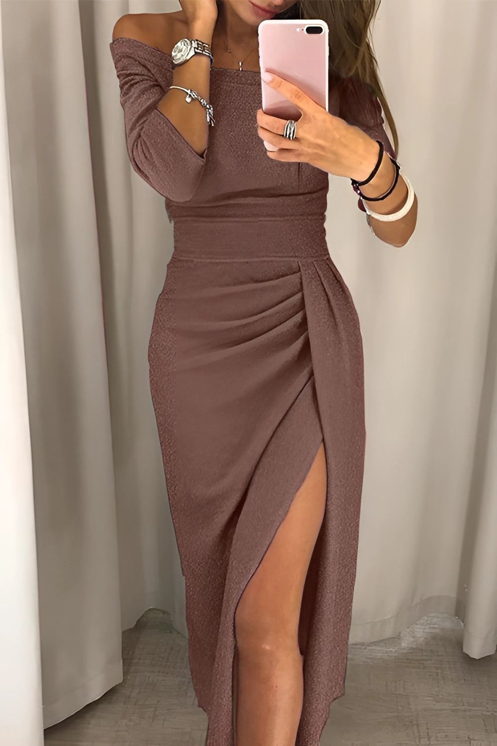 Robe de soirée scintillante à épaules dénudées Berg-Feldt en ardoise avec fente et détails étincelants