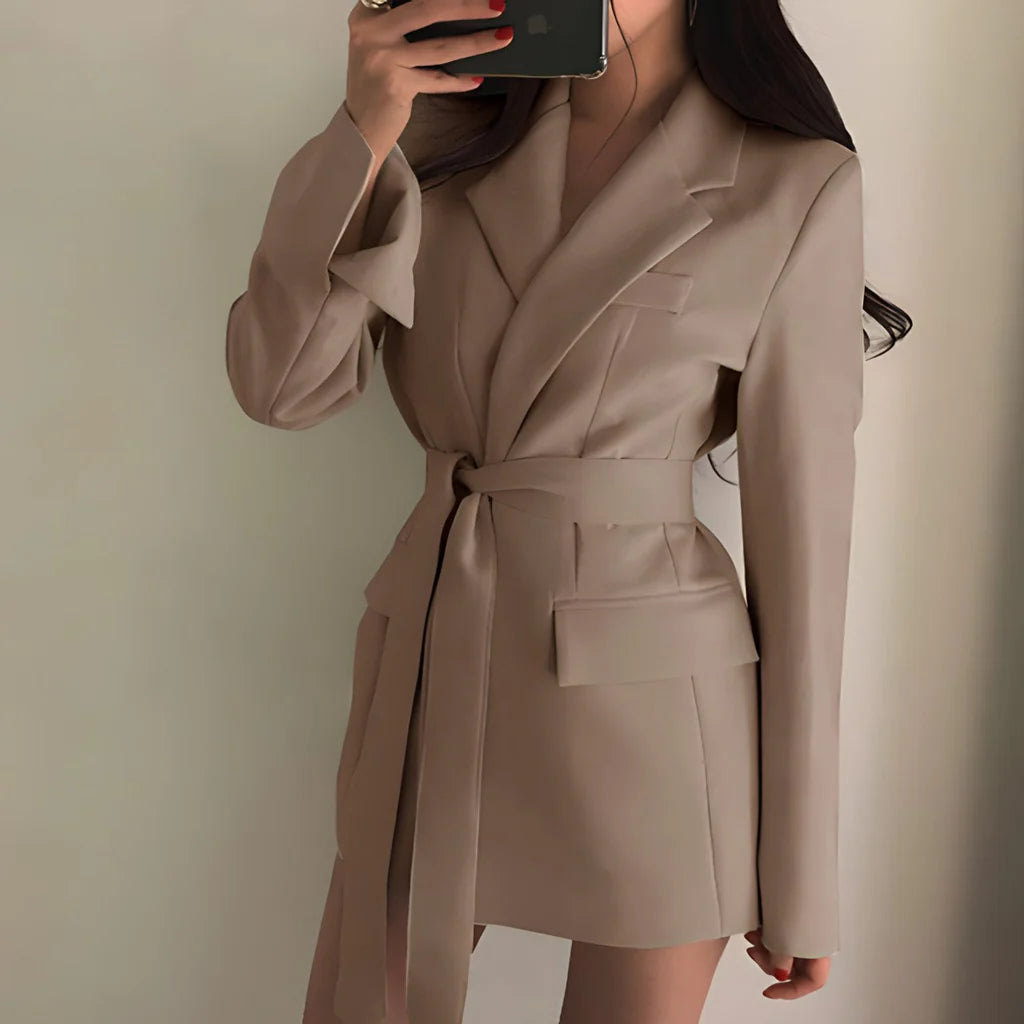 Berg-Feldt | Gürtel-Blazer – Elegante Struktur & Vielseitiger Stil