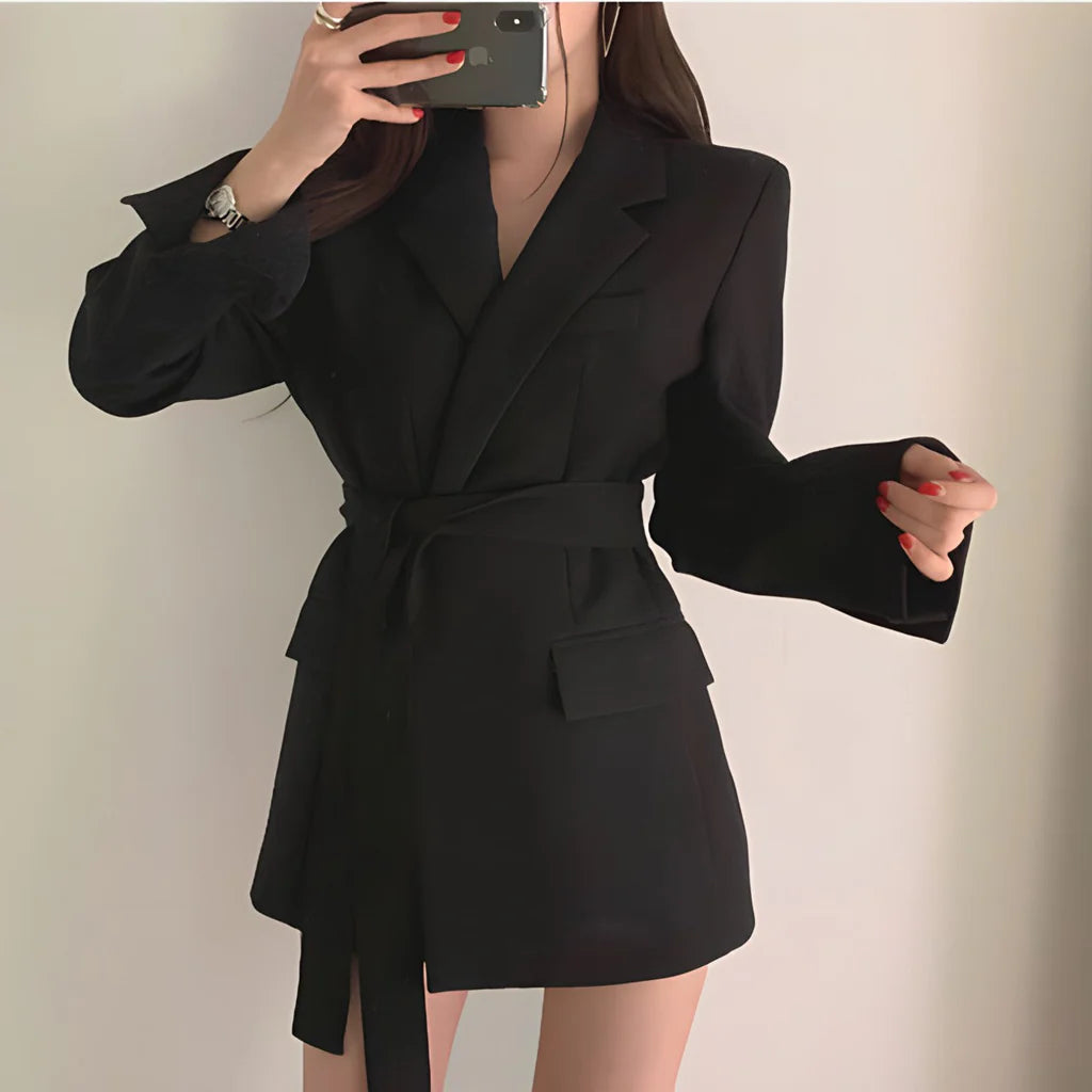 Berg-Feldt | Gürtel-Blazer – Elegante Struktur & Vielseitiger Stil