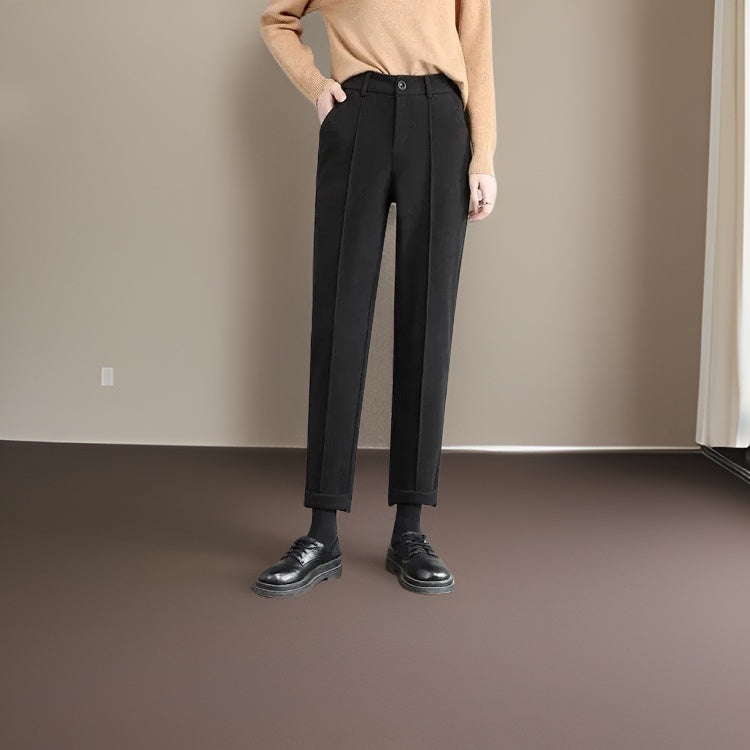 Pantalon en laine pour l'été - un design moderne signé Gisela