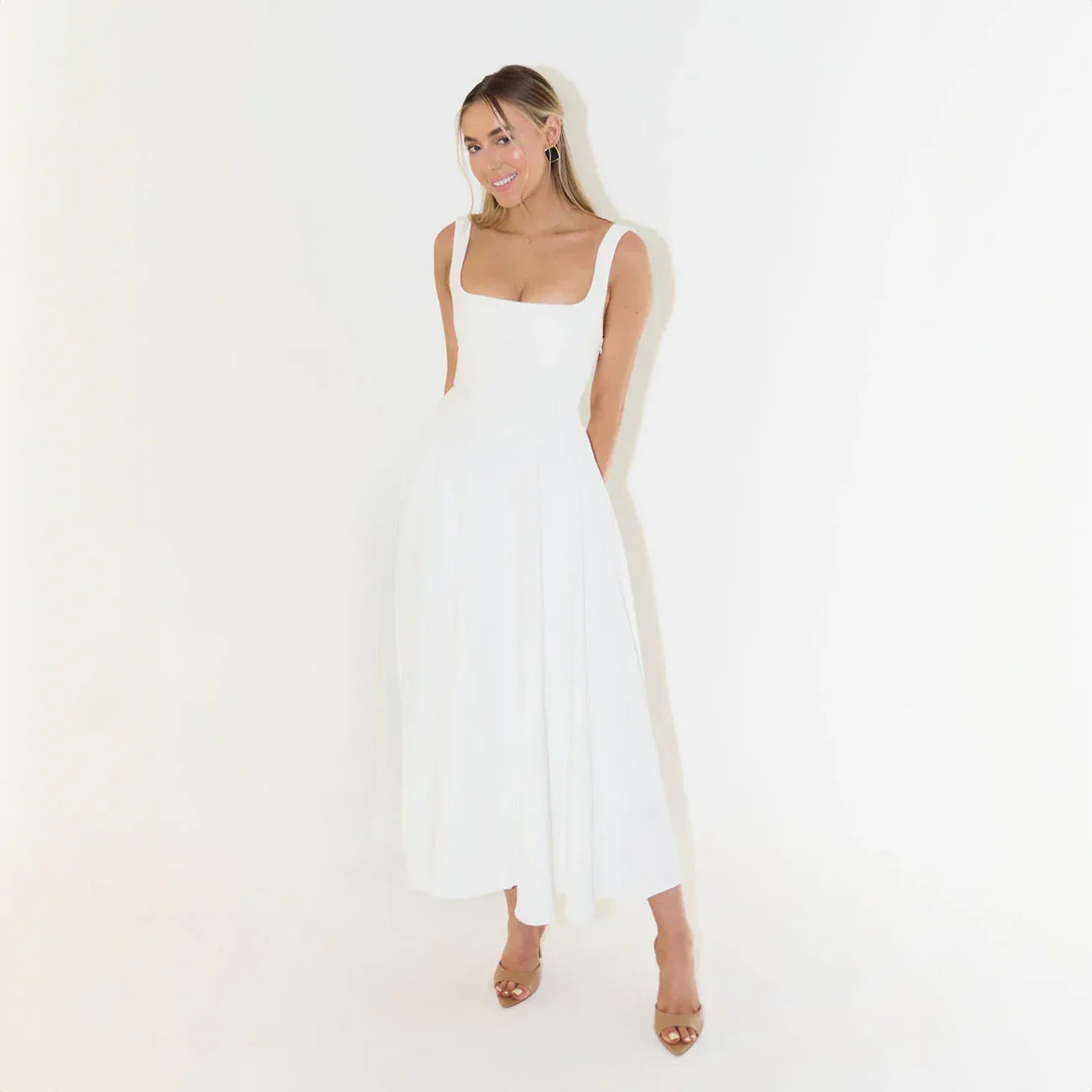 Xylla: Une robe blanche de rêve pour un rendez-vous