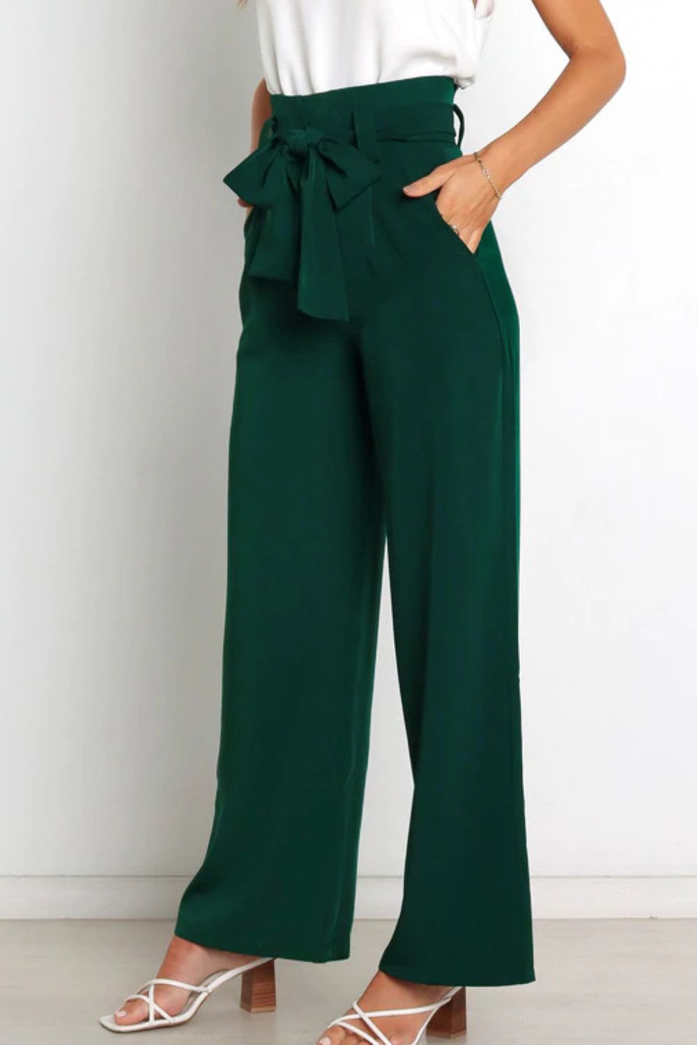 Berg-Feldt | Hohe Taille Paperbag Hose mit Schleifendetail