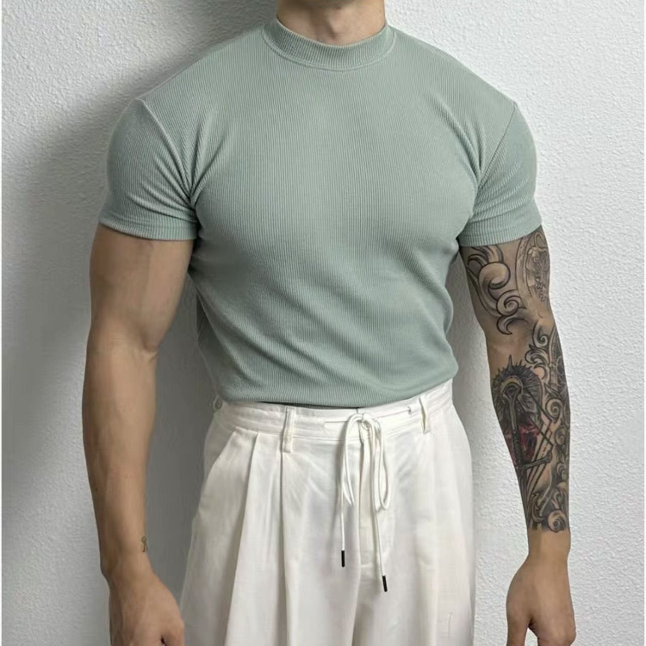 Fudus Stretch-T-Shirt mit Halbkragen im amerikanischen Stil