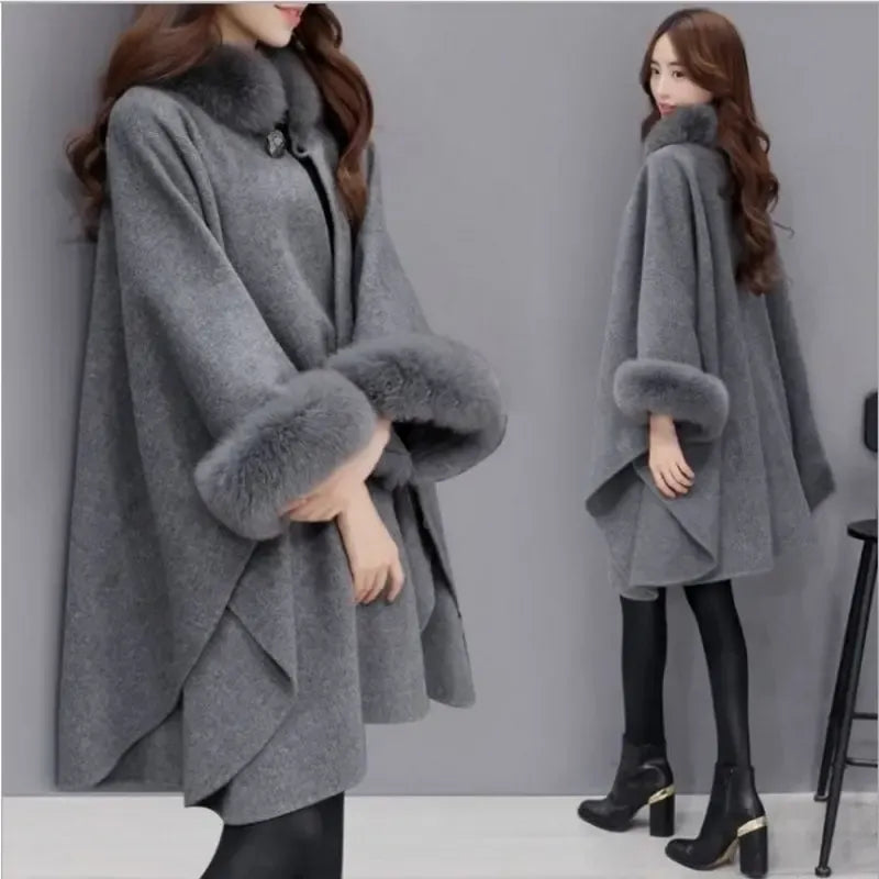 Berg-Feldt | Cape-Jacke - Élégante cape pour femme avec bordure en fausse fourrure