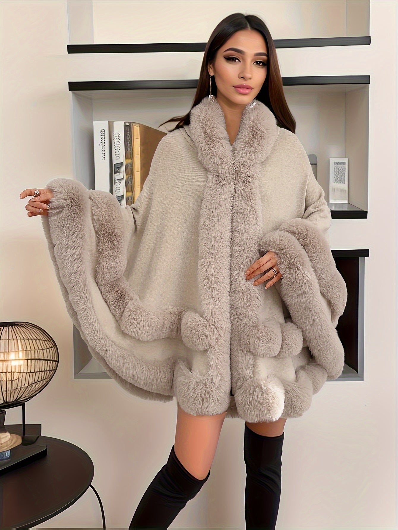 Berg-Feldt | Oversized Furry Cape Jacke für Frauen