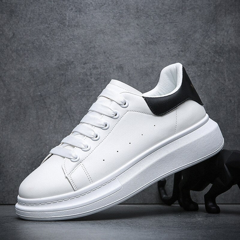Baskets homme : Blanc avec talon noir
