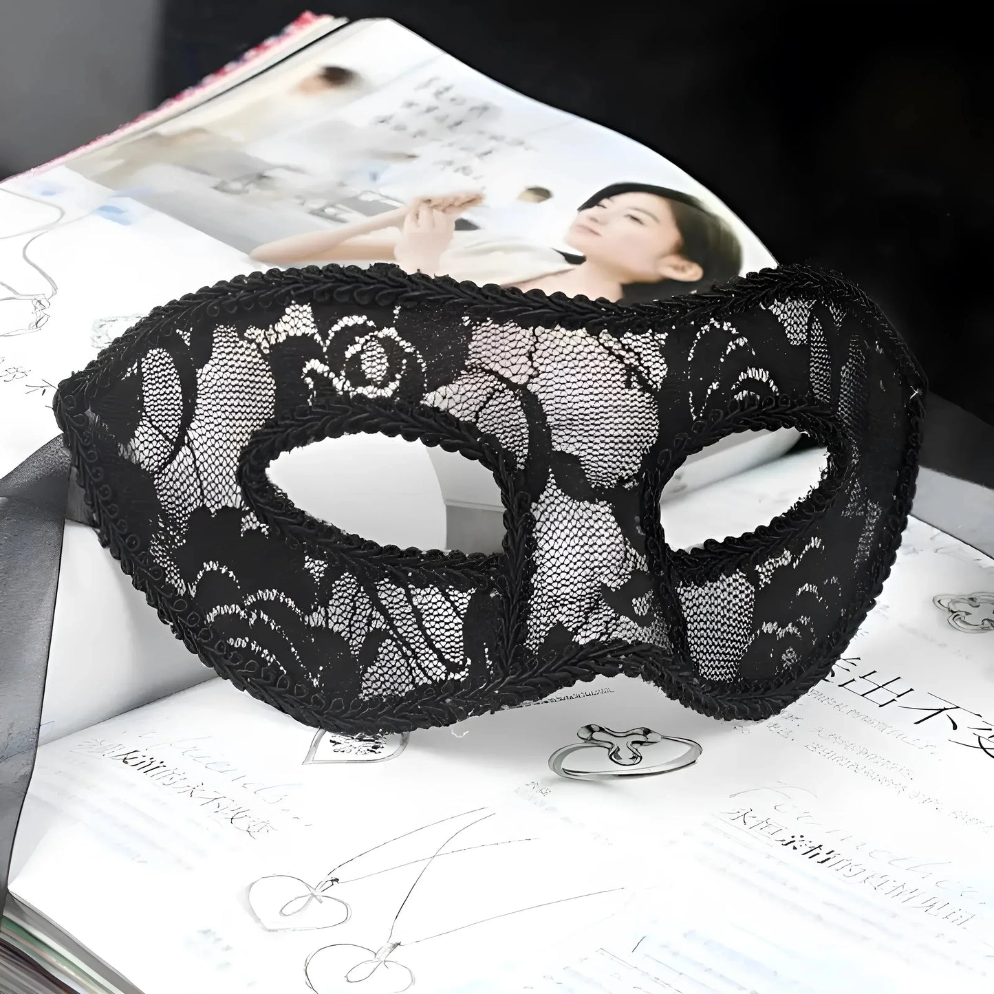 Feine Spitzenmaske