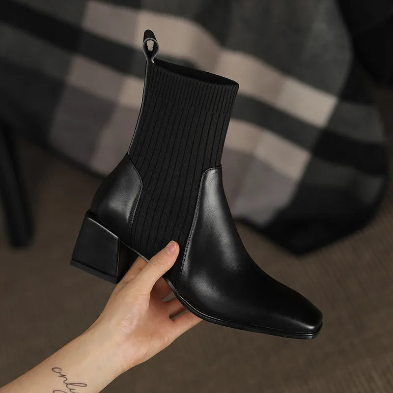 Berg-Feldt | Stiefel mit Quadratischer Zehenpartie und Elastischen Stricksocken