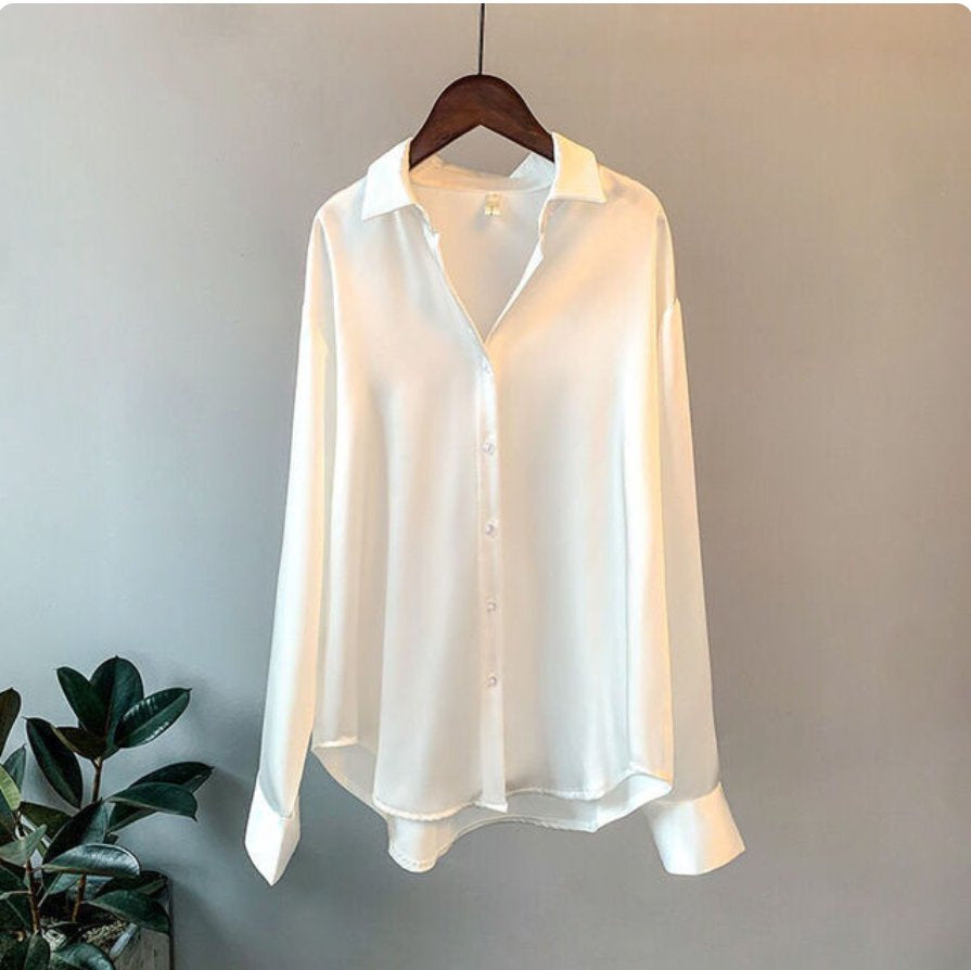 Berg-Feldt | Satin Übergröße Bluse mit Knopfverschluss
