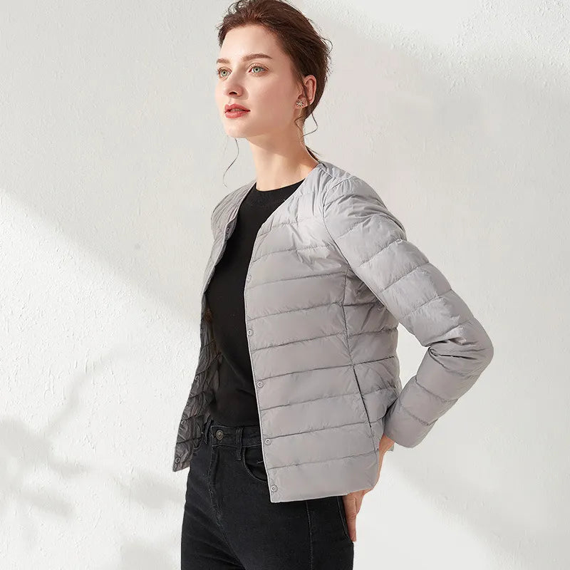 Berg-Feldt | Leichte, kragenlose und figurbetonende Damen-Daunenjacke