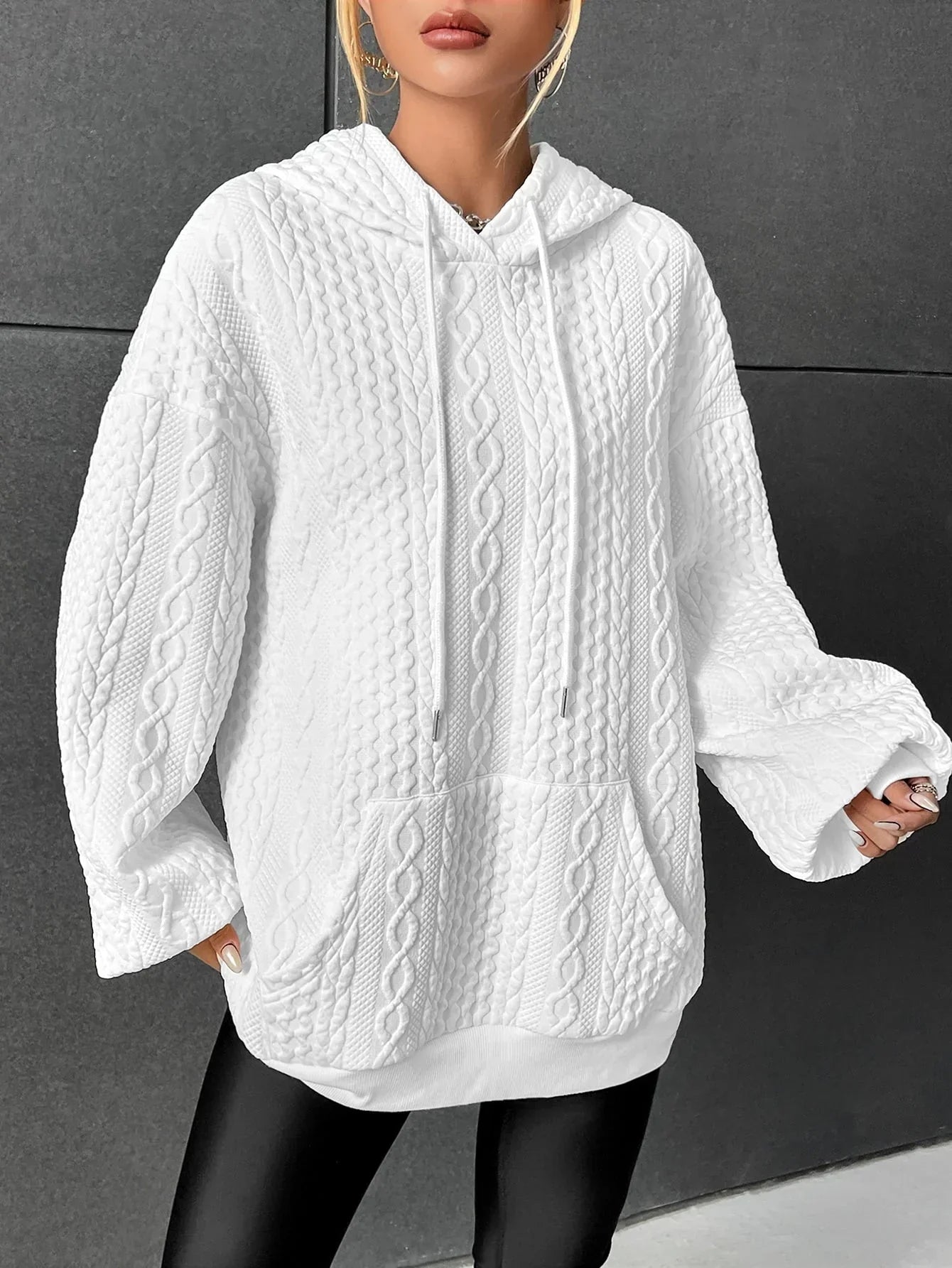 Berg-Feldt | Übergroßer Pullover mit Kapuze und Kordelzug mit Kordelzug