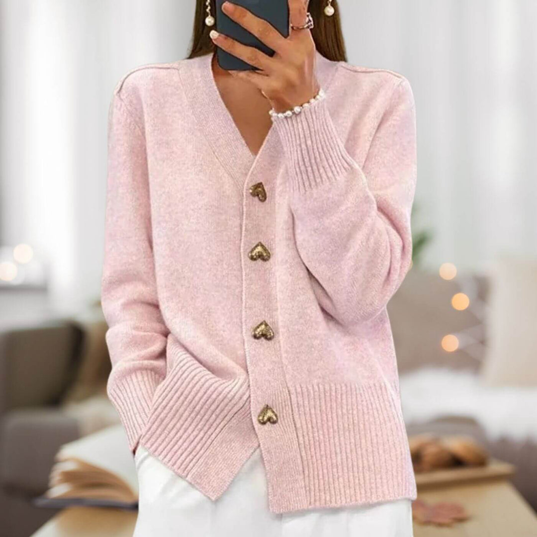 Berg-Feldt | Strickjacke mit Herzknopf-Akzenten