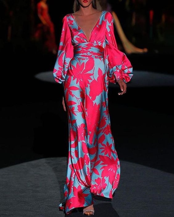 Élégante robe à col en V de Julia