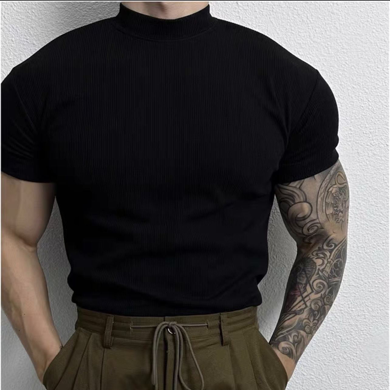 Fudus Stretch-T-Shirt mit Halbkragen im amerikanischen Stil