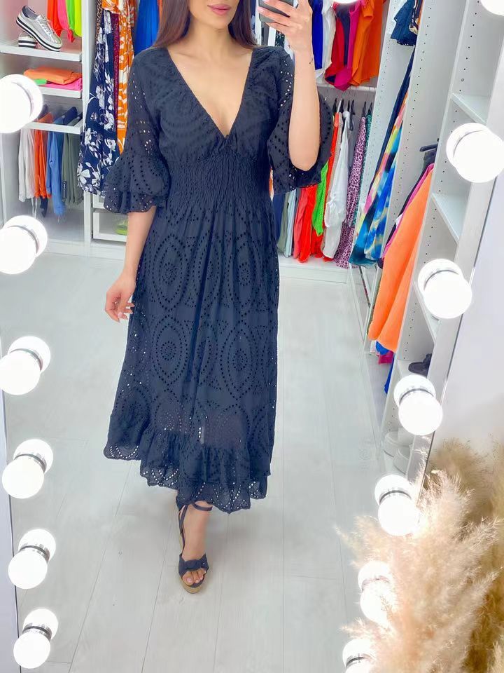 Fudus | Robe unie à col en V, coupe haute et broderies