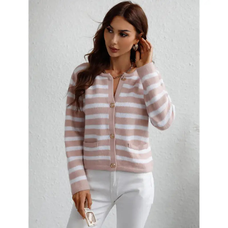 Berg-Feldt | grob gestrickter Pullover mit Knopfleiste und seitlichen Taschen