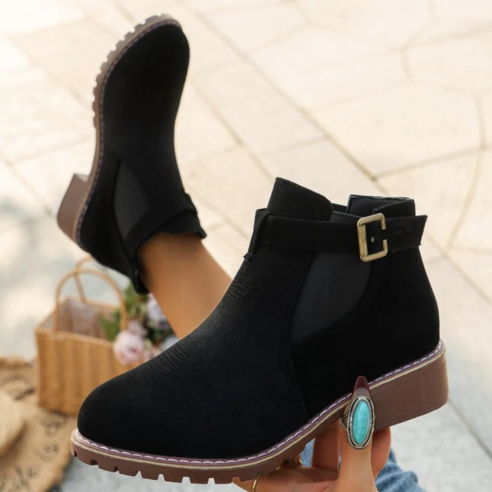 Berg-Feldt | Stiefeletten – Rauleder-Textur – Schnallenriemen – Blockabsatz – Rutschfeste Sohle