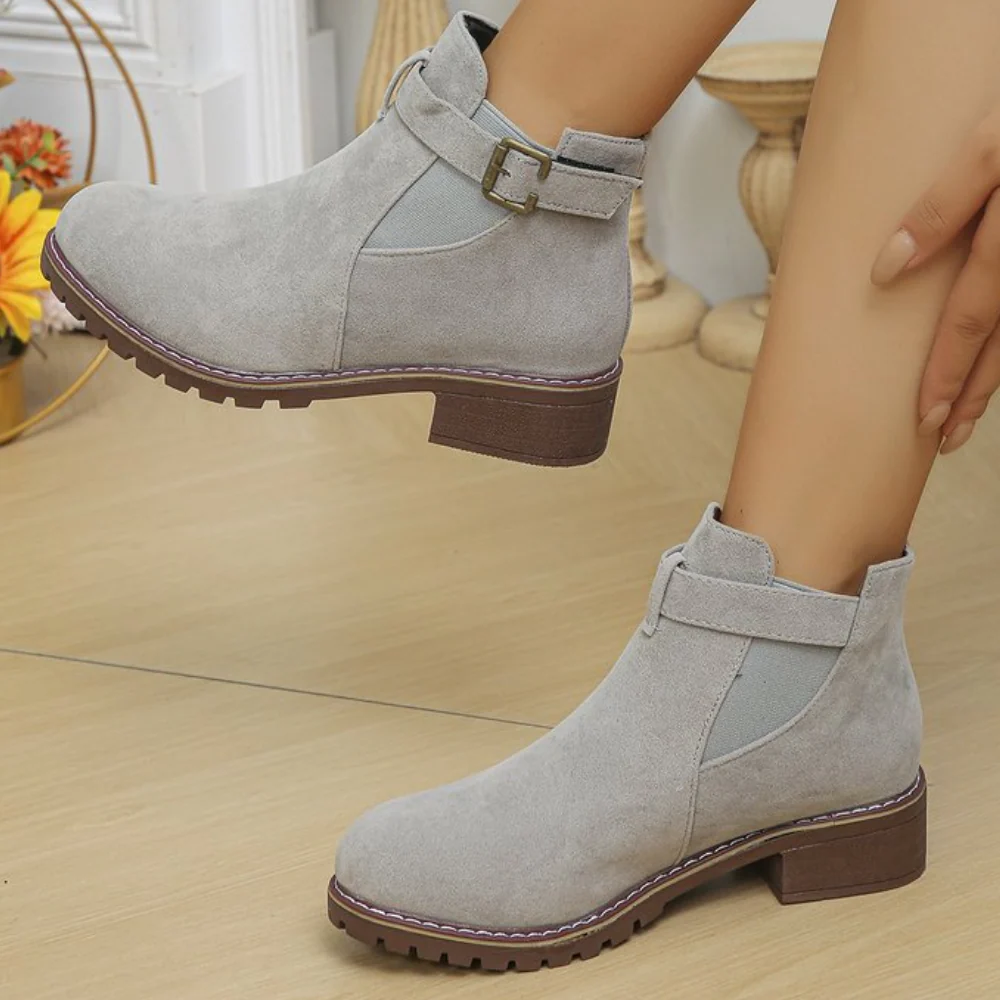 Berg-Feldt | Stiefeletten – Rauleder-Textur – Schnallenriemen – Blockabsatz – Rutschfeste Sohle